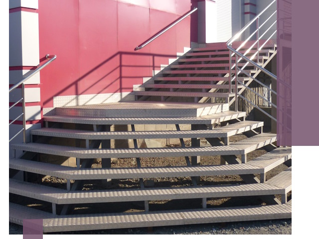 Лестницы для магазина в Долгопрудном — изготовление и монтаж