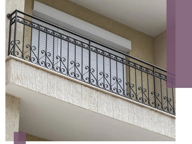 Балконные ограждения из металла и стекла в Долгопрудном для домов