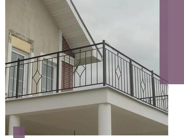 Изготовление балконных ограждений в Долгопрудном из металла и стекла