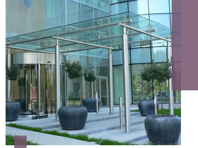 Навесы из стекла на заказ в Долгопрудном — монтаж и установка