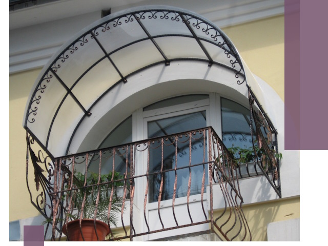 Козырьки над балконом в Долгопрудном — изготовление и монтаж