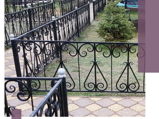 Кованые газонные ограждения под ключ в Долгопрудном